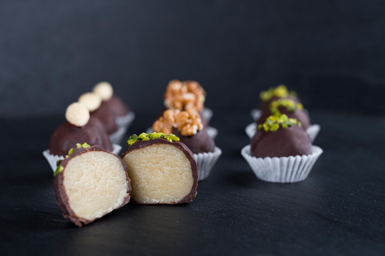 Pralinen mit selbstgemachtem Marzipan Pralinen mit selbstgemachtem Marzipan