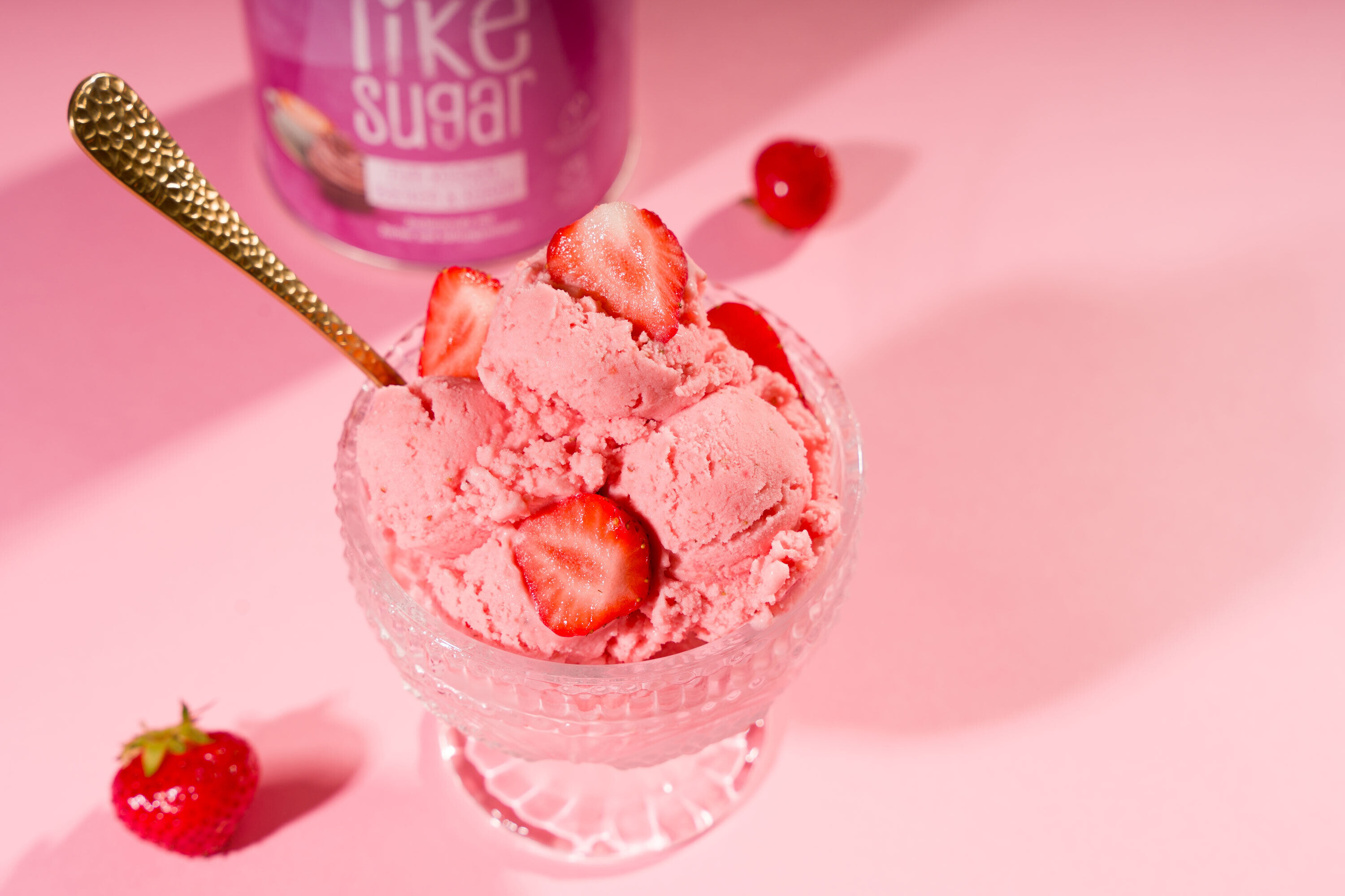 Erdbeereis mit der Zuckeralternative Xucker Like Sugar